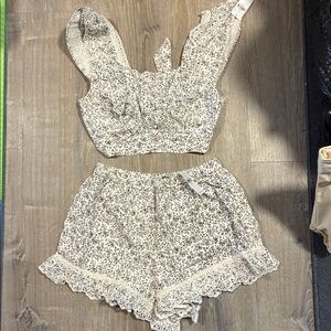 American Eagle floral pattern ruffle 2 piece outfit - size Medium